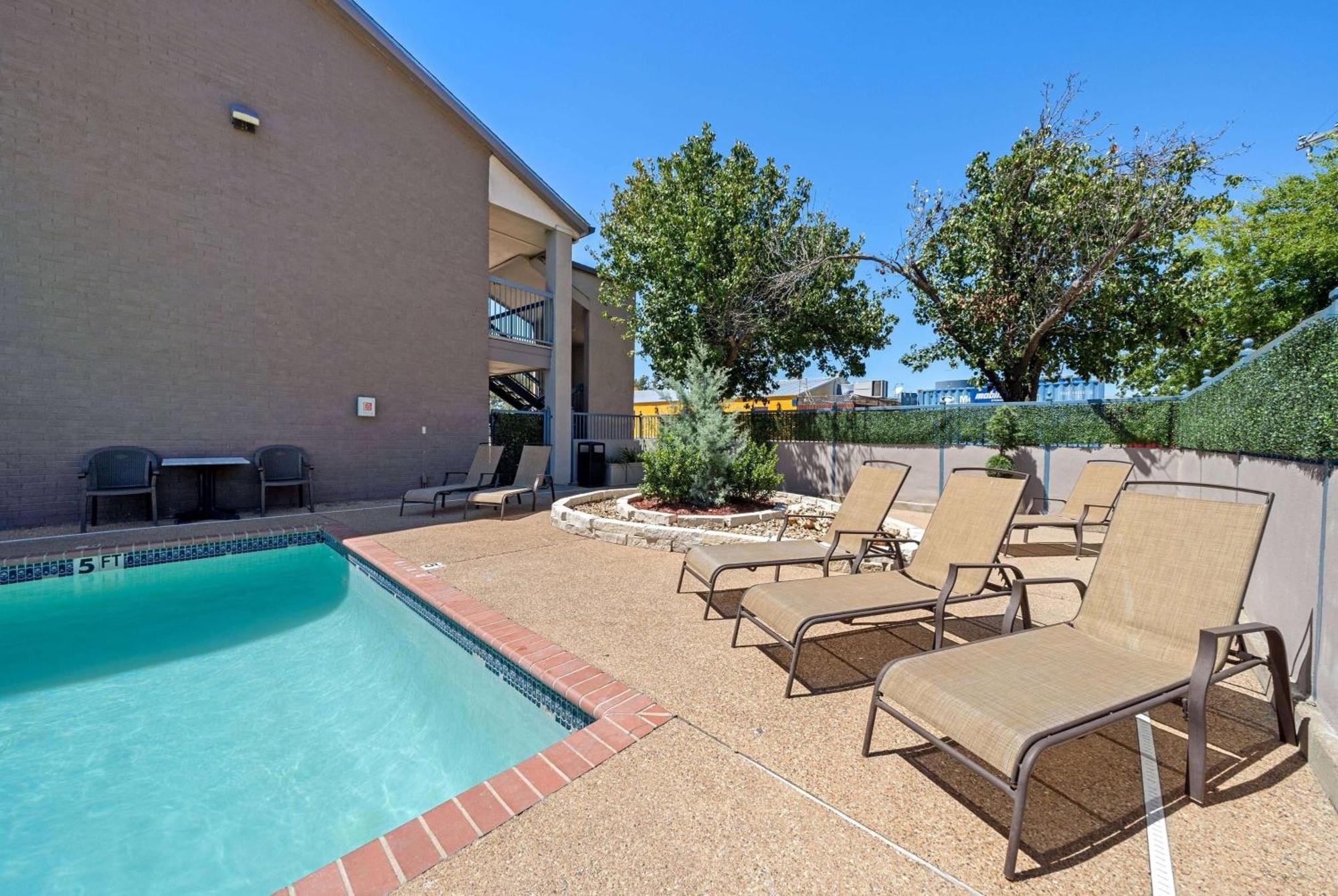 Days Inn By Wyndham Round Rock Εξωτερικό φωτογραφία